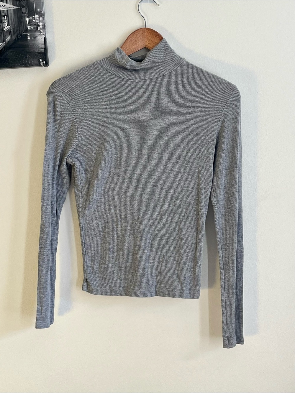 Brandy Melville Heather Grey Ribbed Turtleneck One size PTP 19 inch super strech